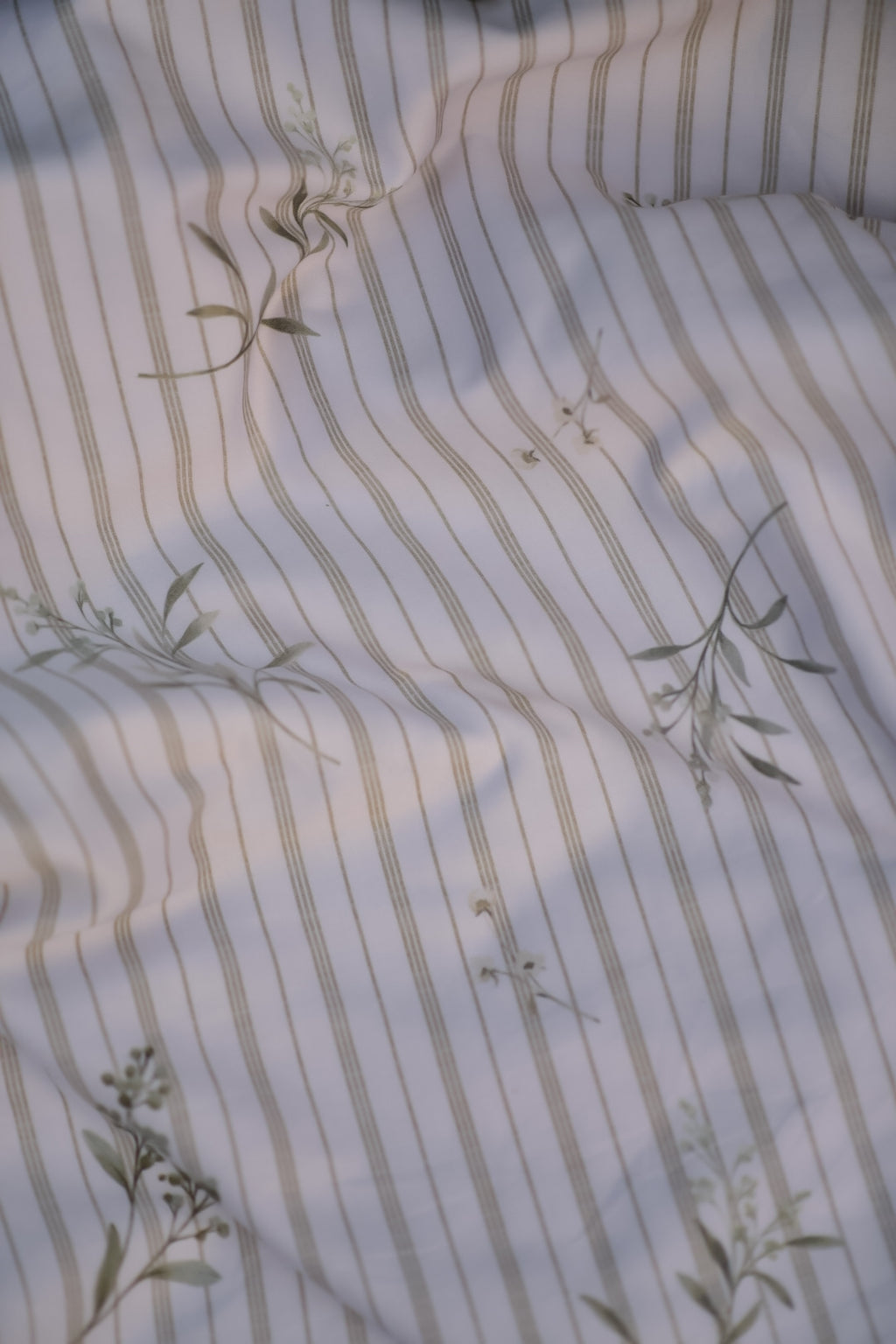 Calm florals - 7 piece Comforter set