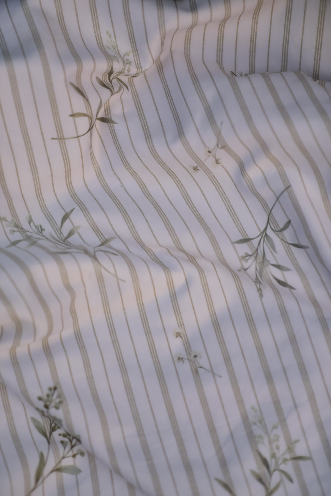 Calm florals - 7 piece Comforter set