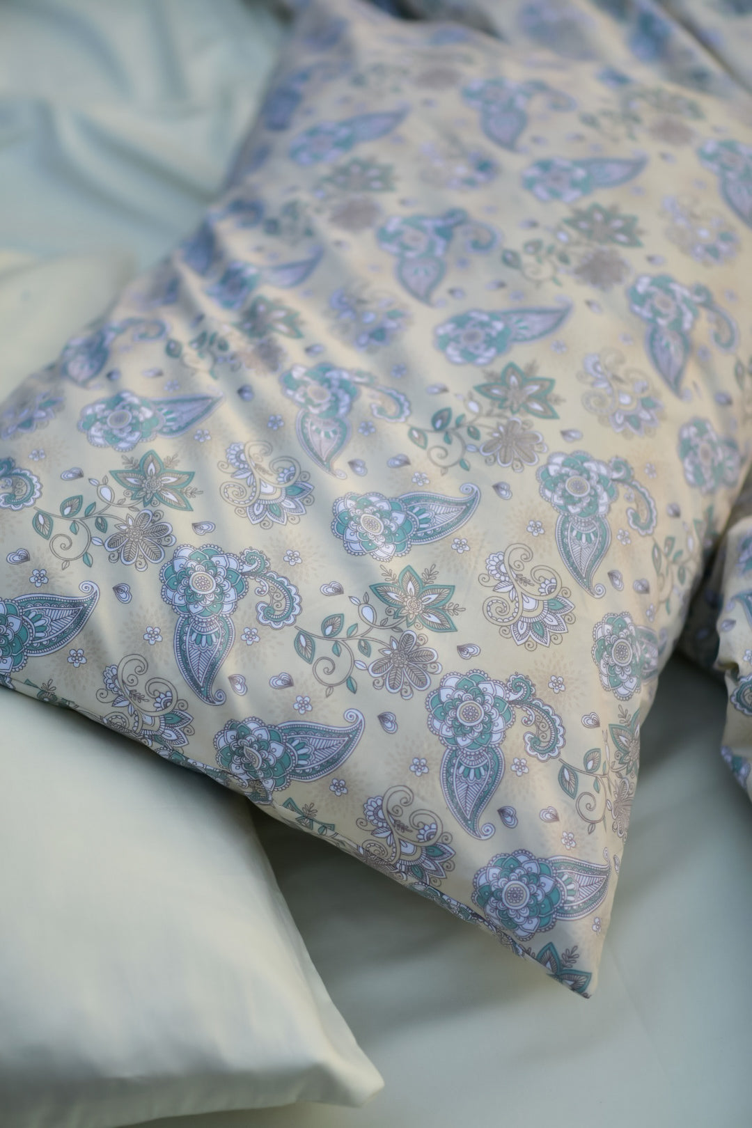 Lemon paisley