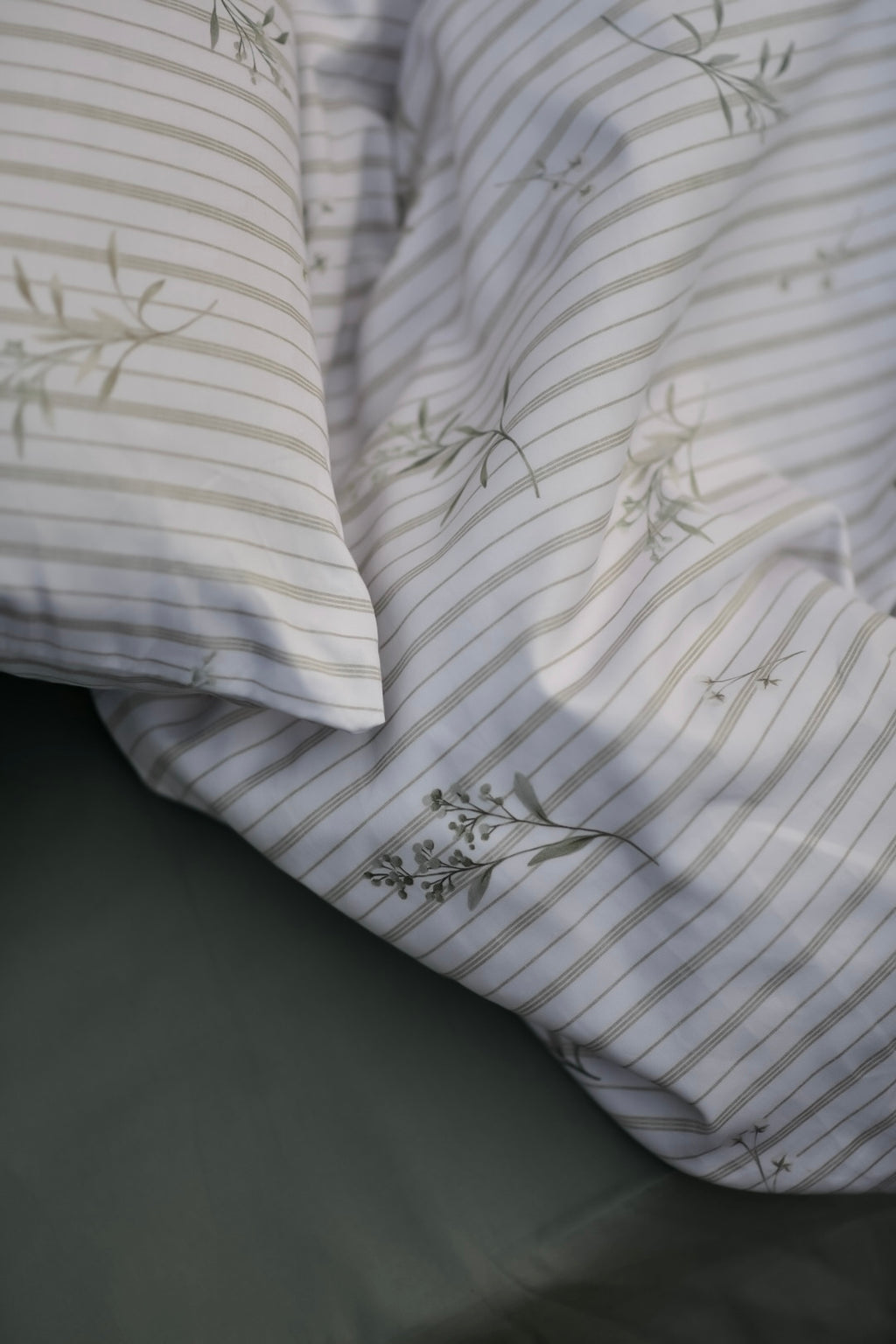 Calm florals - 7 piece Comforter set