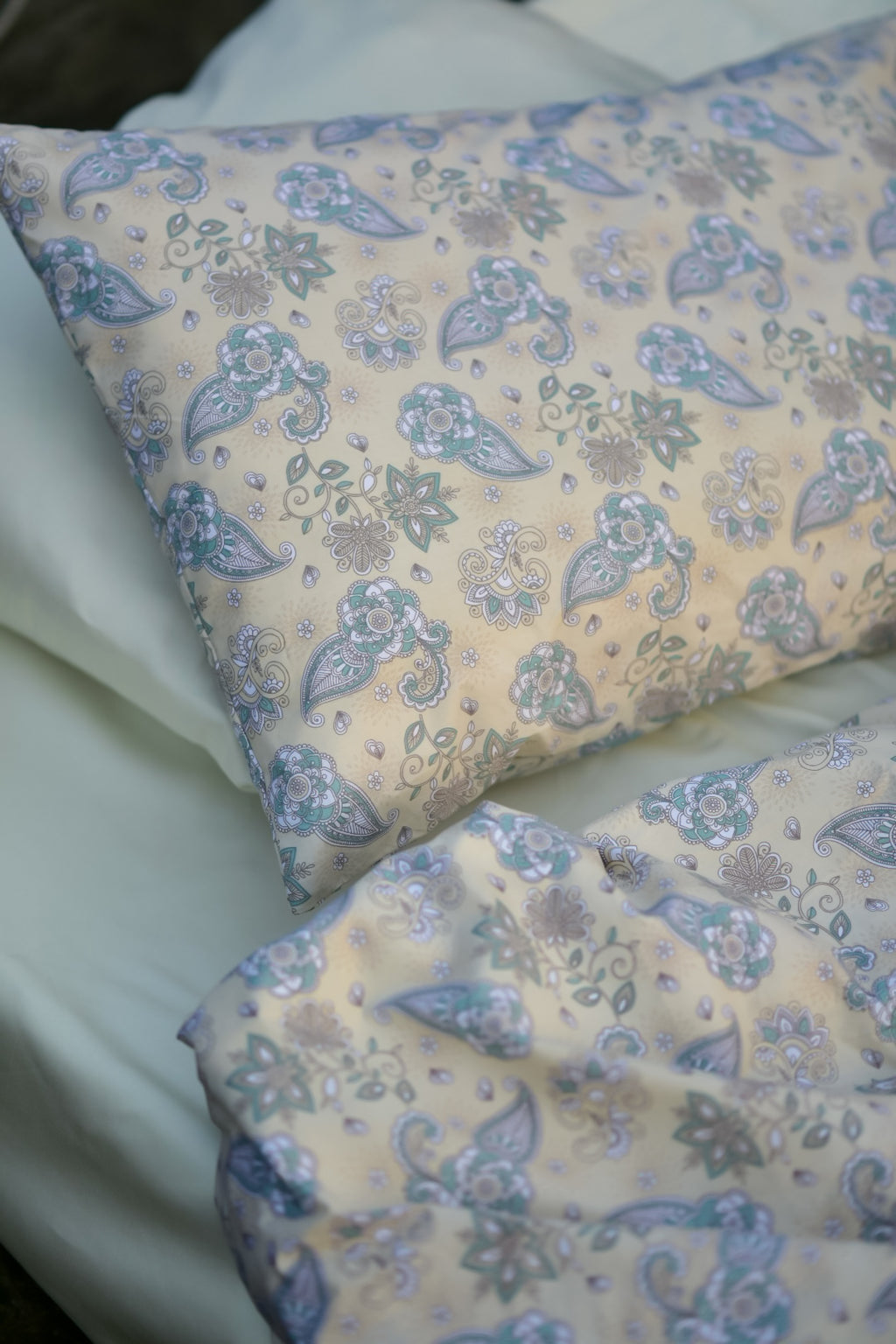 Lemon paisley